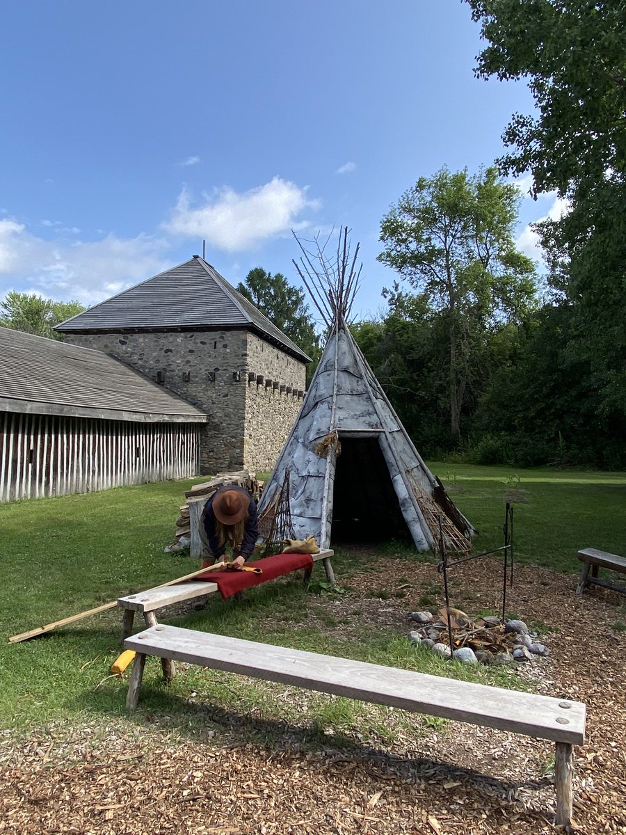 RSM_Theology's tweet image. Experiential learning at St. Marie Among the Hurons as part of our course on the Jesuit Missions in Canada #immersiveeducation @RegisCollege @uStMikes
