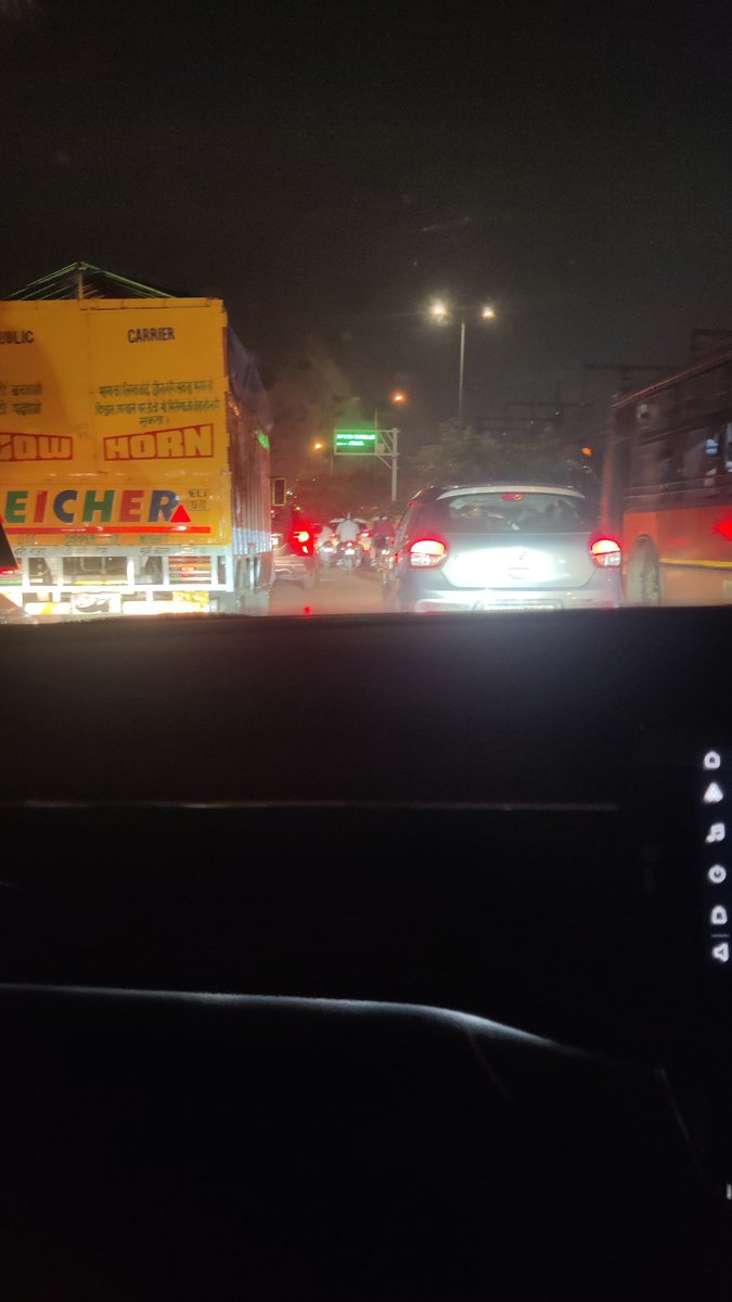 Priyank02480861's tweet photo. @dtptraffic @DCPSEastDelhi please open the turning point in Mathura road.Daily it causes people on the other side to travel 2 km extra leading to high traffic and chaos on road. https://t.co/JAs50Jdpou