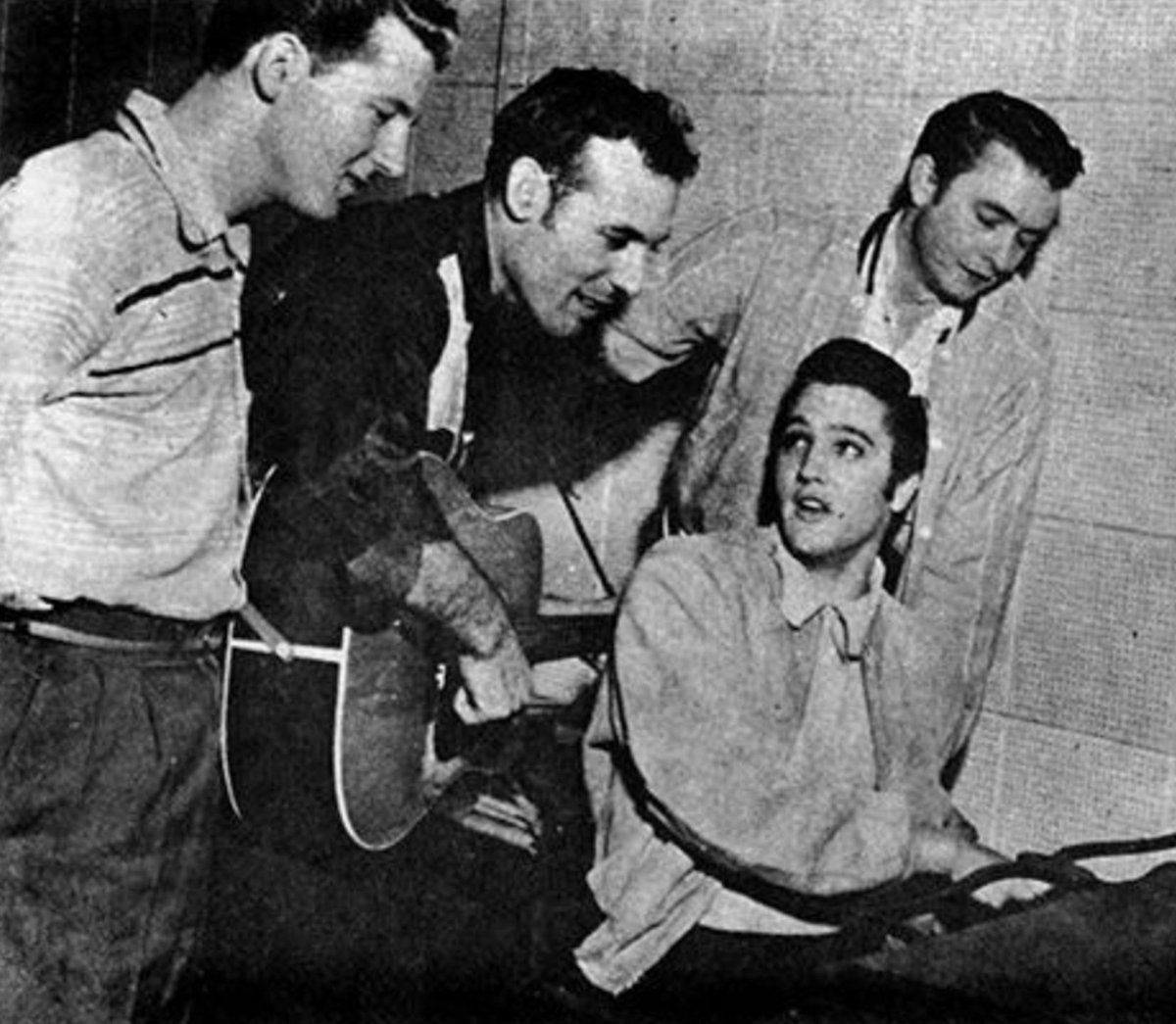 It’s #traveltuesday at #sunstudio, the home of #sunrecords & the birthplace of #rockandroll. Learn how #elvispresley & #jerryleelewis got their big breaks - tinyurl.com/56rfkbku. 

#mustbememphis #ilovememphis  #milliondollarquartet #travelwritersuniversity #ifwtwa1 @ifwtwa1