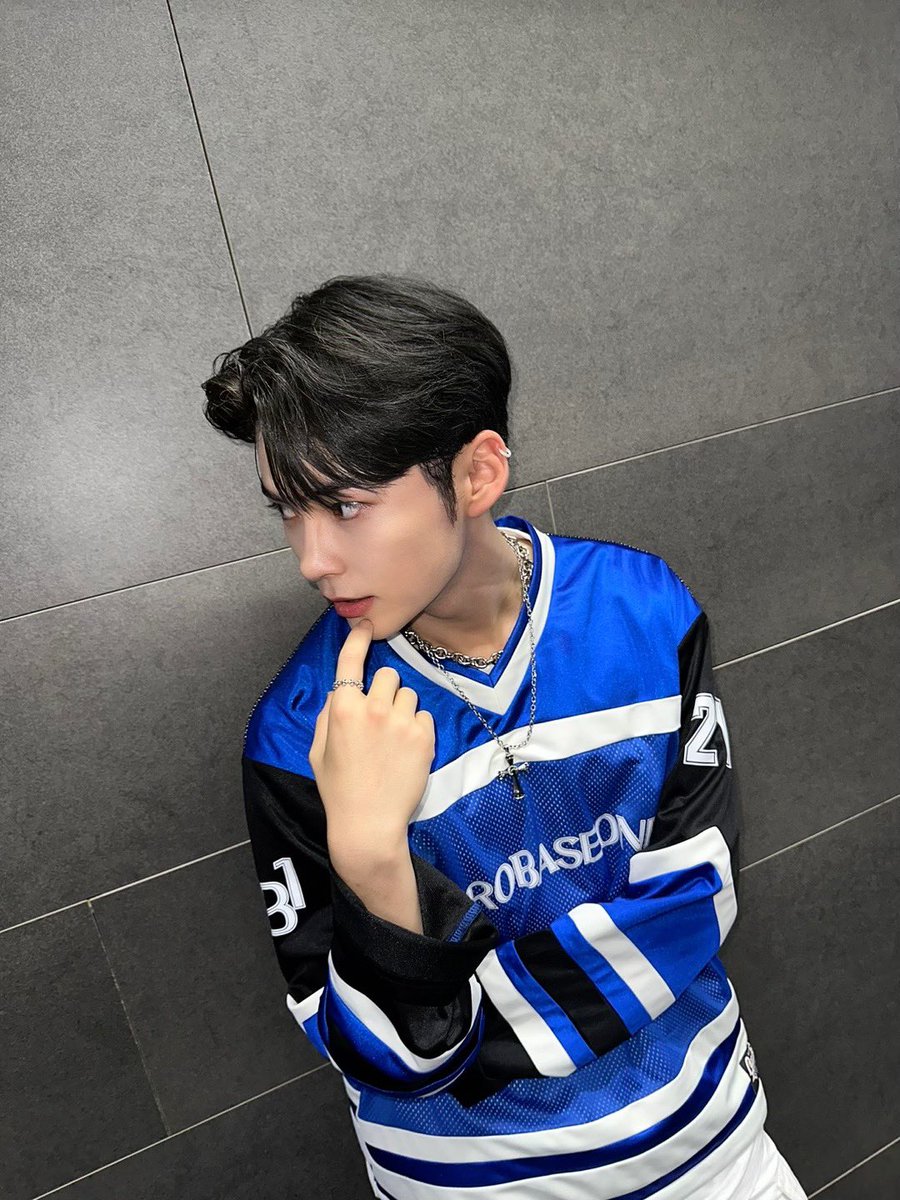 ZB1_official's tweet photo. _💌

제로즈~ 
오늘은 내 기억에서 평생 잊지 못할 순간이에요💌
앞으로도 사뿐사뿐 꽃 길 걸어가며
행복한 기억들 많이 쌓아가자!

제로즈와 함께 한 1등이라 더 행복해~
많이..사랑해💝

#SUNGHANBIN #성한빈
#ZEROBASEONE #ZB1 #제로베이스원 https://t.co/ZXrCDPbdSe