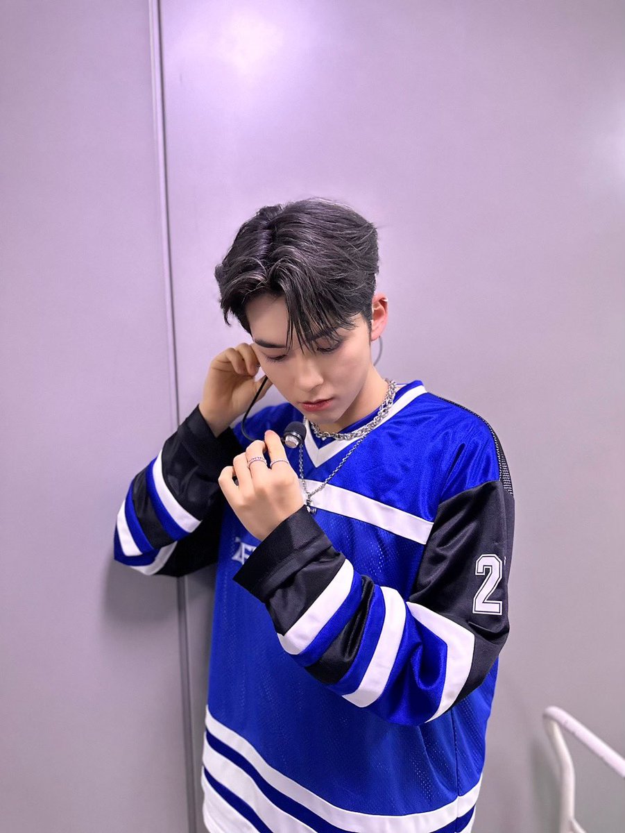 ZB1_official's tweet photo. _💌

제로즈~ 
오늘은 내 기억에서 평생 잊지 못할 순간이에요💌
앞으로도 사뿐사뿐 꽃 길 걸어가며
행복한 기억들 많이 쌓아가자!

제로즈와 함께 한 1등이라 더 행복해~
많이..사랑해💝

#SUNGHANBIN #성한빈
#ZEROBASEONE #ZB1 #제로베이스원 https://t.co/ZXrCDPbdSe