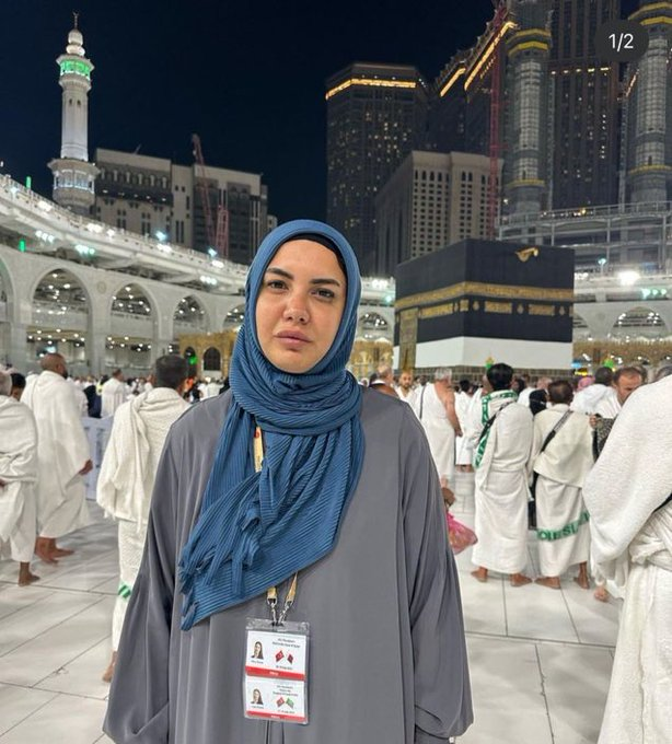 zekibahce's tweet photo. Gazeteci olarak Cumhurbaşkanı uçağı ile Suudi Arabistan'a giden ve gitmişken Kabe'yi ziyaret eden Fulya Öztürk'ün bu görüntüsü adeta şeytanları çıldırtmış.

O zaman bizde paylaşalım da iyice kudursunlar. https://t.co/qYZsy2F0Oc