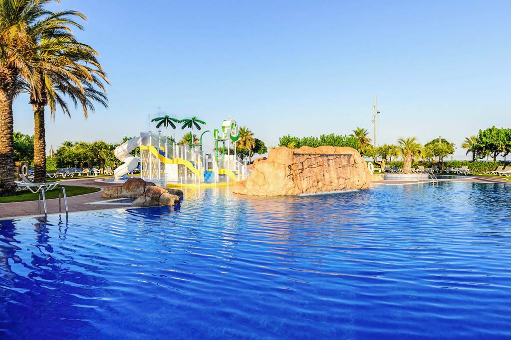 CpcTravel's tweet photo. 💦Whether the kids decide to spend their time at the children’s club, or splash around at the splash park, they’ll never be bored at Estival El Dorado Resort!
✈Enjoy 7 nights at the 4* Estival El Dorado Resort, Spain from £3231 fo - https://t.co/9LLY1QueHc https://t.co/CKHFCuax4y