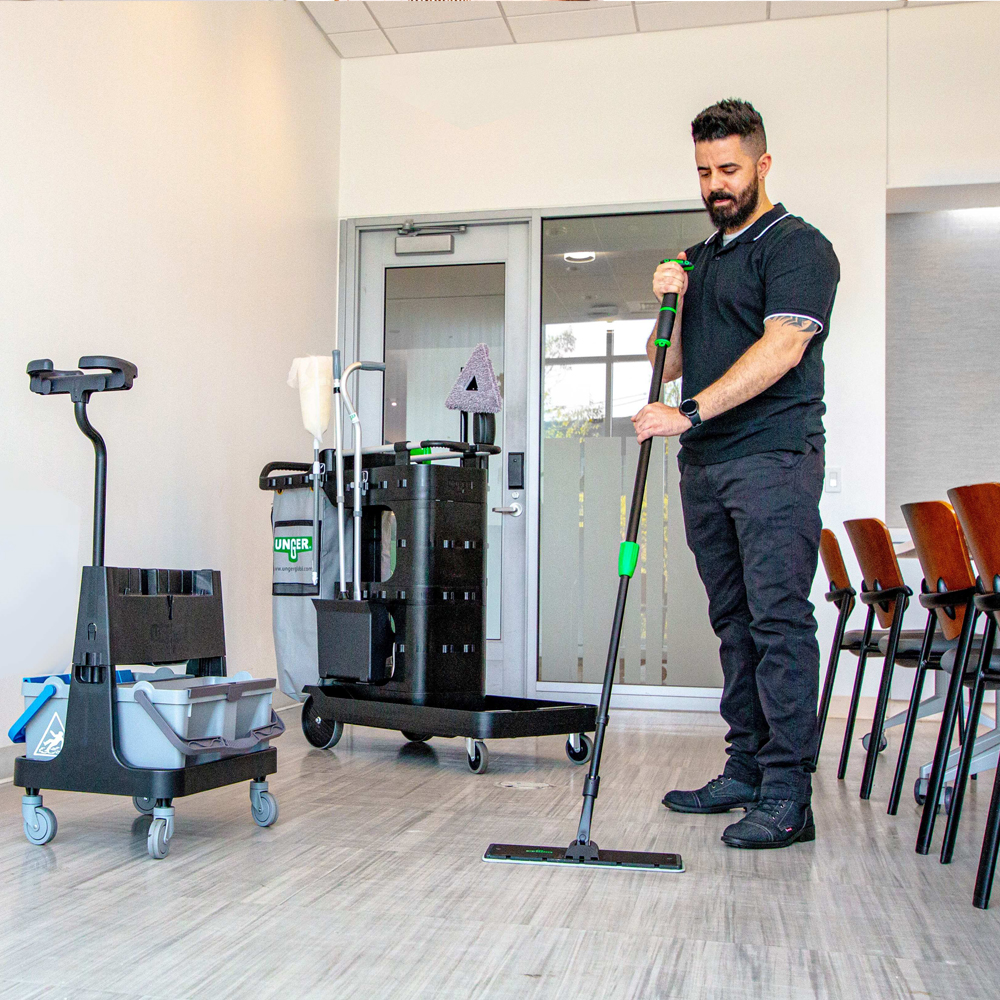 pripackaging's tweet image. Check out the new DeepCleanRx Cart from Unger, which comes loaded with all the cleaning tools needed for end of day or overnight cleaning! zurl.co/jWd0  
Contact us at (708) 447-7834 or email us at info@PRIpackaging.com for more detail.
#pripackaging #janitorialcart