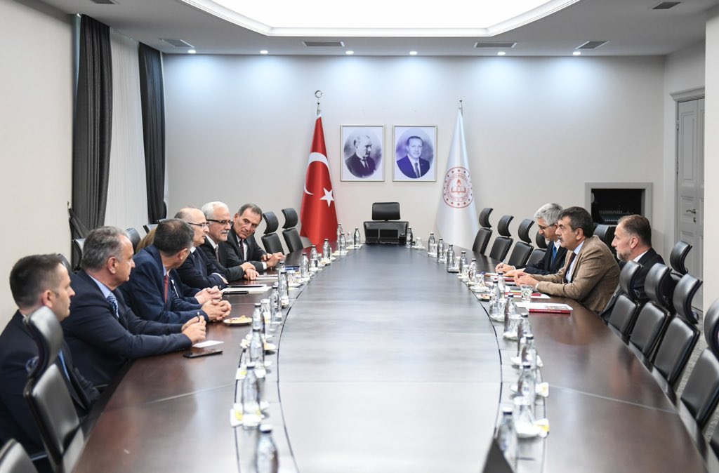 Millî Eğitim Bakanı <a href="/Yusuf__Tekin/">Yusuf Tekin</a>, Cumhurbaşkanlığı Eğitim ve Öğretim Politikaları Kurulu Üyeleri ile Bir Araya Geldi

👉 meb.ai/Up5BCkb