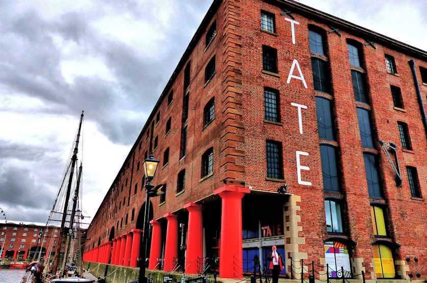 RIBA have teamed with TATE MODERN and will be running archtectural/Art walking tours early autumn. WANTED: Volunteer audience to come on my practice tours so I can rehearse  my guiding skills which have laid dormant since Covid,totally free just stand in front of me for 1hr