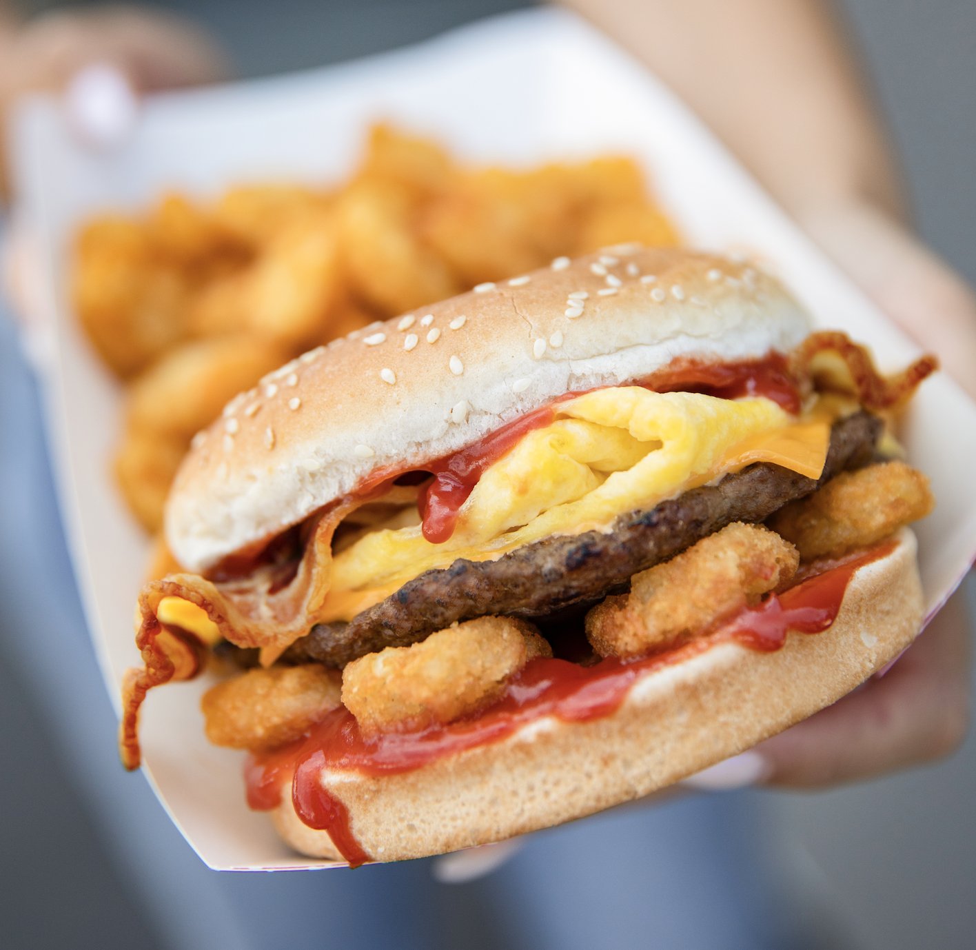 Carls Jr Breakfast Time: Satisfy Morning Cravings!