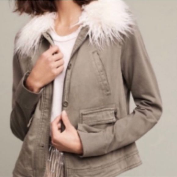 ChassityLabelle's tweet photo. So good I had to share! Check out all the items I'm loving on @Poshmarkapp #poshmark #fashion #style #shopmycloset #coach #anthropologie #freepeople: https://t.co/2FHdOlonlA https://t.co/JOmO1PL7nW