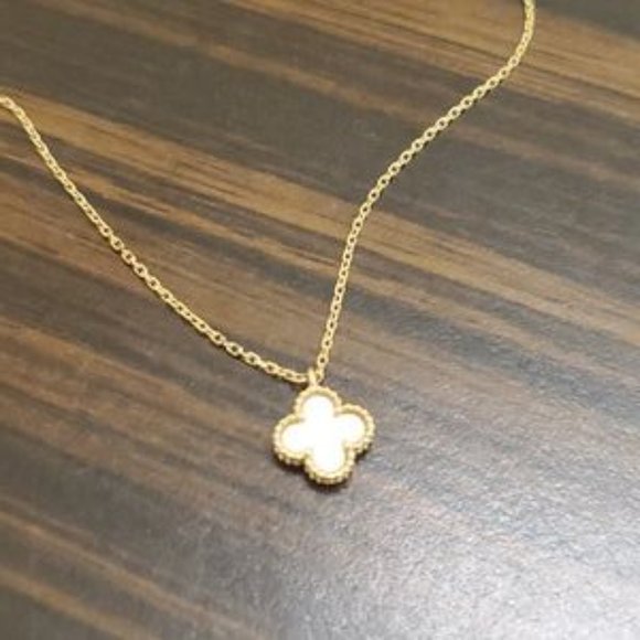 So good I had to share! Check out all the items I'm loving on <a href="/Poshmarkapp/">Poshmark</a> #poshmark #fashion #style #shopmycloset #starbucks #jackbybbdakota #vancleefarpels: posh.mk/t3XtEsR2wBb