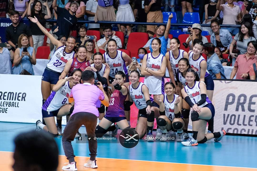 i’ll choose choco mucho flying titans, always. without any doubt. 💜