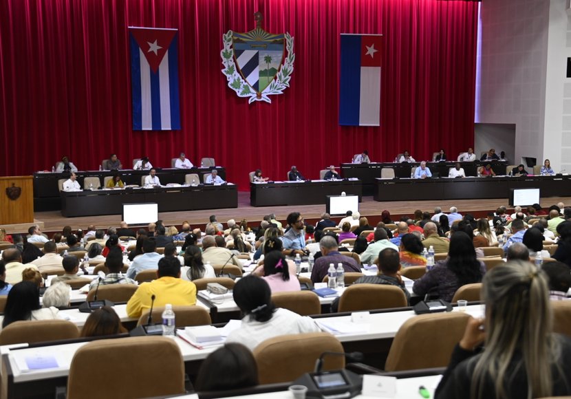 alfonso_noya's tweet photo. Los diputados a @AsambleaCuba, agrupados en las  comisiones permanentes a las que pertenecen, inician hoy debate sobre temas relevantes de la economía y la  sociedad cubanas, previo al Primer Período Ordinario de Sesiones, en su X Legislatura. #PoderPopular #CubaLegisla. https://t.co/FR7pId5plE