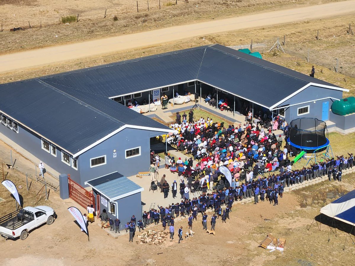 Anele's tweet image. Hlathi 💕💕💕💕