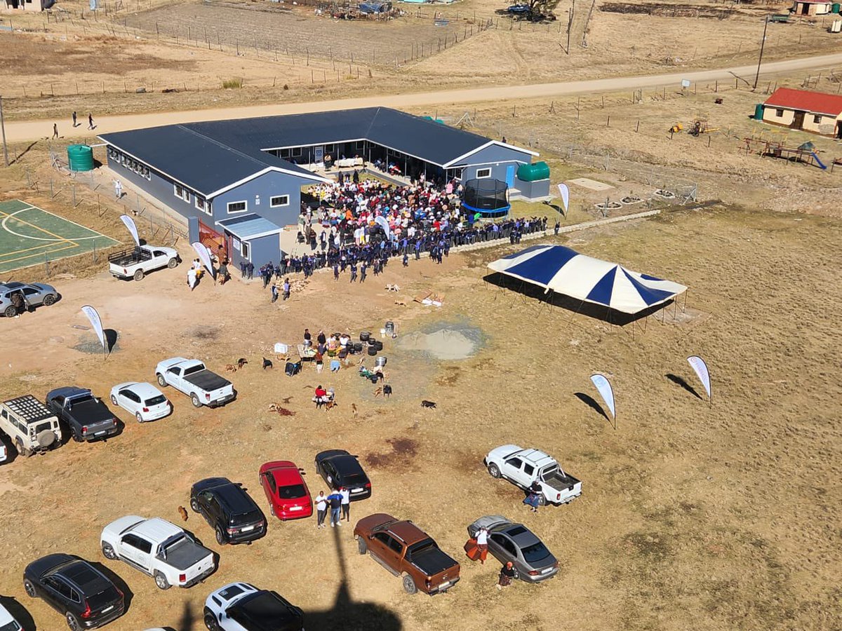 Anele's tweet image. Hlathi 💕💕💕💕