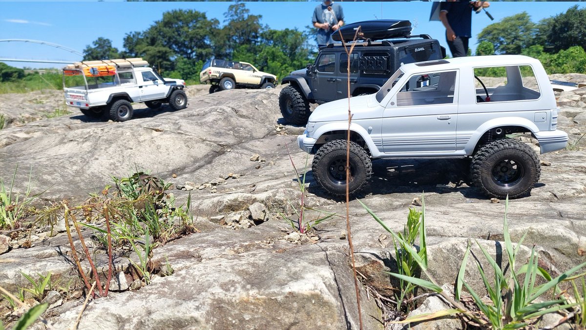 PG3110akiho's tweet image. 先日の川本🌿
岩の上は確実に40℃以上でしょ🥵
それでも集まる
勇敢なオジさんたち😄👍
#スケールクローラー
#ラジコン
#scalecrawler