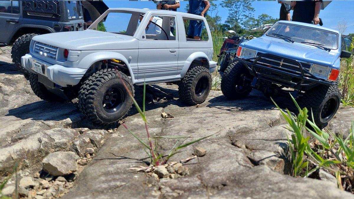 PG3110akiho's tweet image. 先日の川本🌿
岩の上は確実に40℃以上でしょ🥵
それでも集まる
勇敢なオジさんたち😄👍
#スケールクローラー
#ラジコン
#scalecrawler