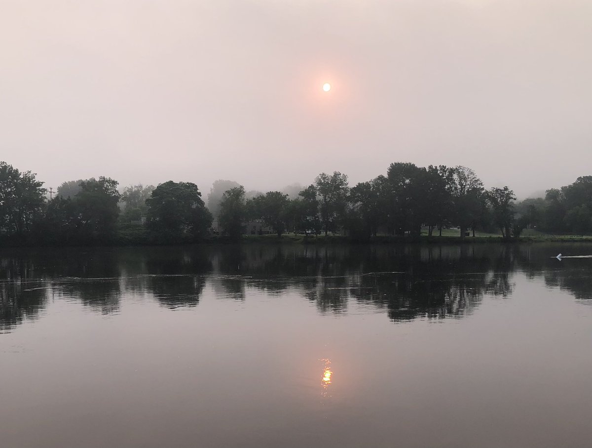 WriterNorm's tweet image. The Kennebec delivers again. #goldenmorning #gardinermaine