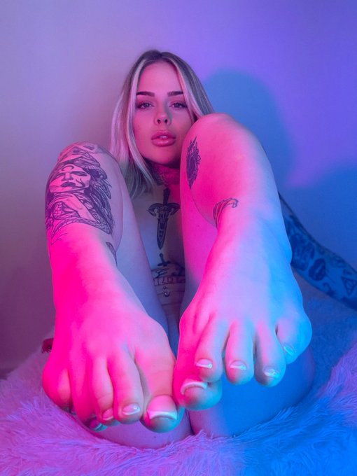 Worship me 🙇🙇🙇 https://t.co/7rOFfnINxS