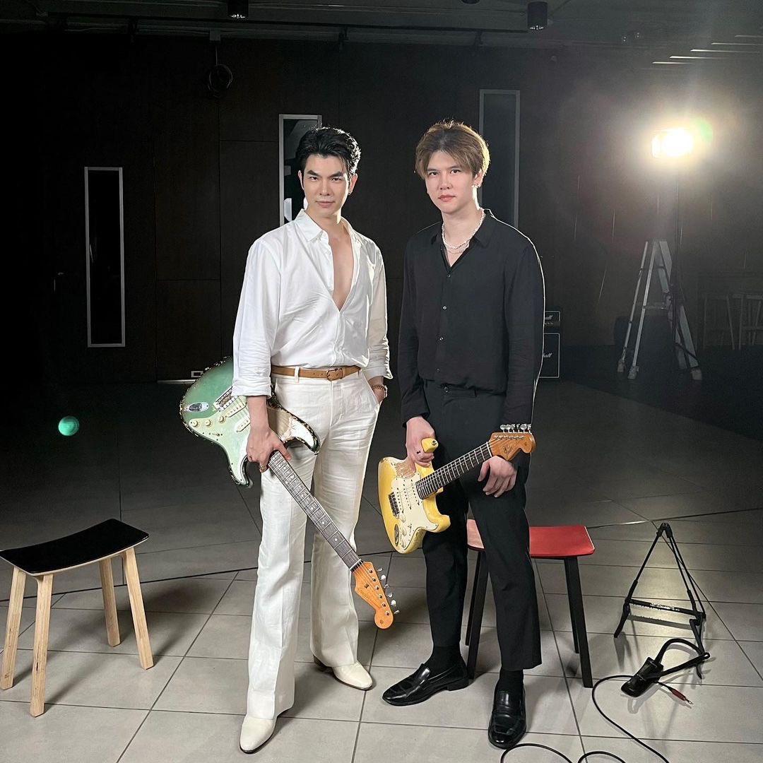 milephak_family's tweet photo. [23.07.18]IG @ta_worraseth
•
Let’s play 🎸🎸 #comingsoon

ตื่นเต้นจัง .. รอนะคับ 

@milephakphum 
#MilePhakphum 
#GreenyRose https://t.co/38eKyEqHKI