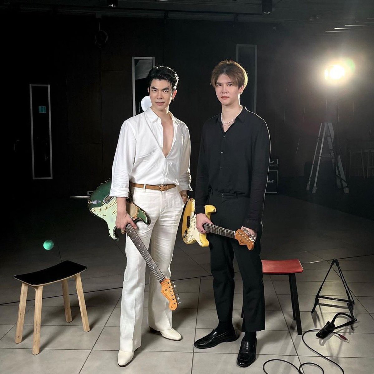 milephak_family's tweet photo. [23.07.18]IG @ta_worraseth
•
Let’s play 🎸🎸 #comingsoon

ตื่นเต้นจัง .. รอนะคับ 

@milephakphum 
#MilePhakphum 
#GreenyRose https://t.co/38eKyEqHKI