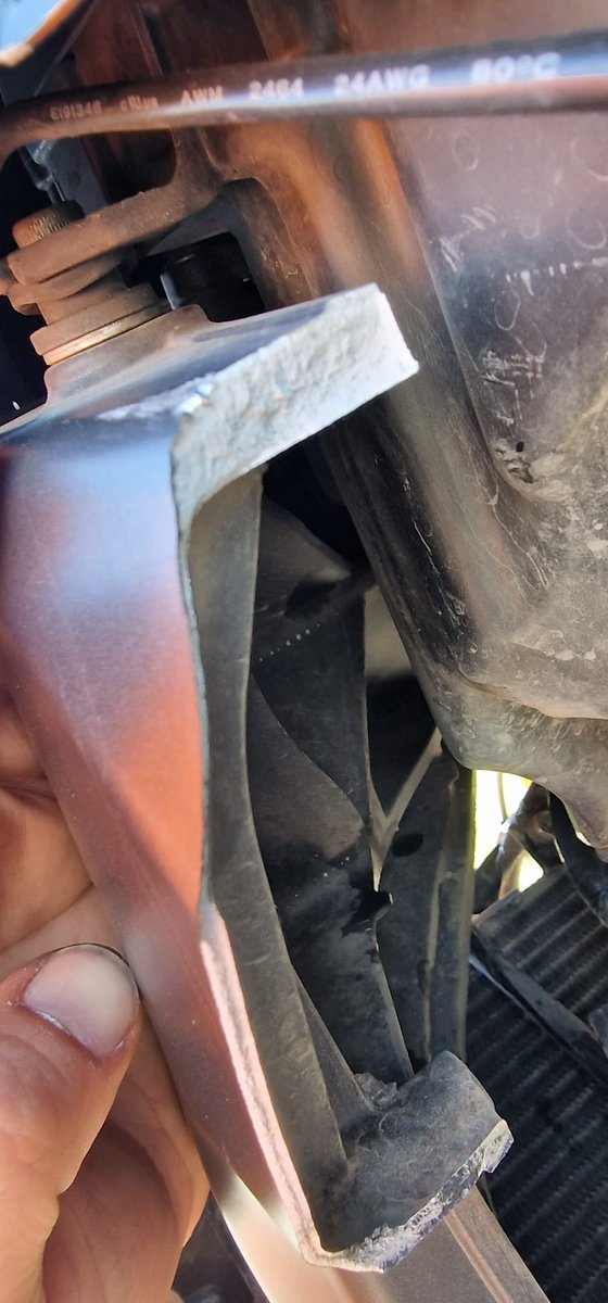 orcunakyuz's tweet photo. @Yamaha_MotorTR  Bugün 2021 yamaha Mt09 SP motorumun şasi düz yolda giderken 2 ye ayrıldu. Bu konuda tafamıma acil dönüş yapılmasını rica eederim çünkü ölebildirdim. https://t.co/LtgUJZJYaJ
