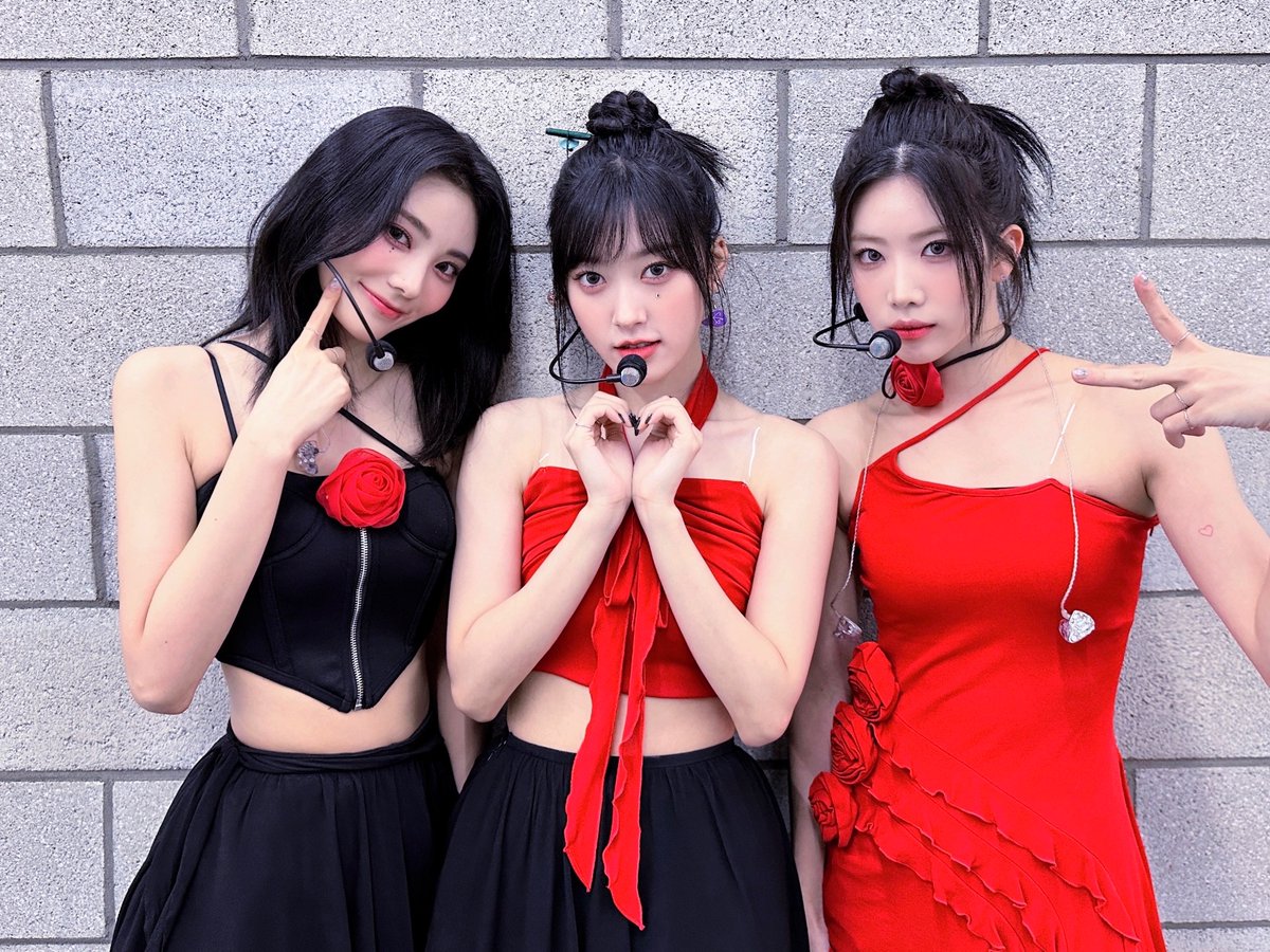 금일 #더쇼 찢은 오아써 보고서 제출합니다.
ODD EYE CIRCLE = 100% 💗
Visual = 100% ❤️
Vocal = 100% 💙
Dance = 100% 💜
이상입니다. 

#ARTMS #ODDEYECIRCLE
#AirForceOne #VersionUp
#KimLip #JinSoul #Choerry