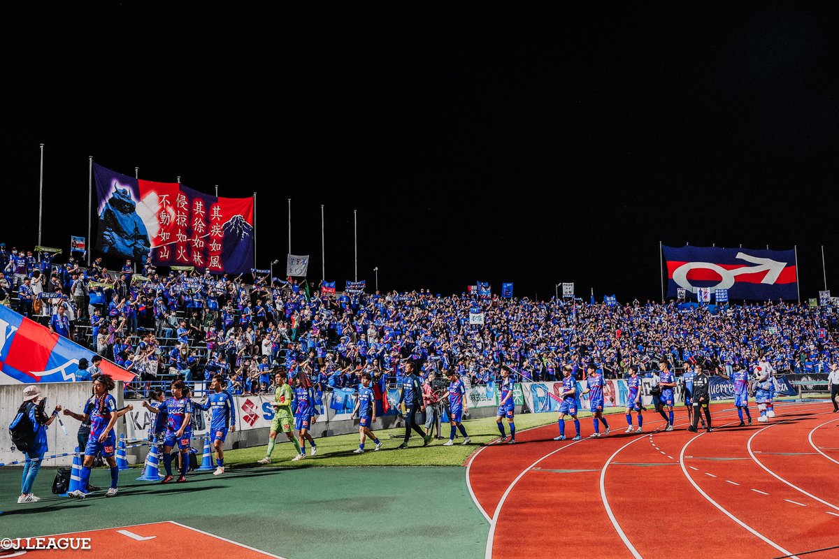 J_League's tweet photo. ／
本日は #やまなし桃の日 🍑
＼

桃の名産地と言えば、山梨県‼️
そこで今回は、山梨の熱き戦士たち #ヴァンフォーレ甲府 をピックアップ📸

#Ｊリーグあいさつ https://t.co/CWrxefItWG