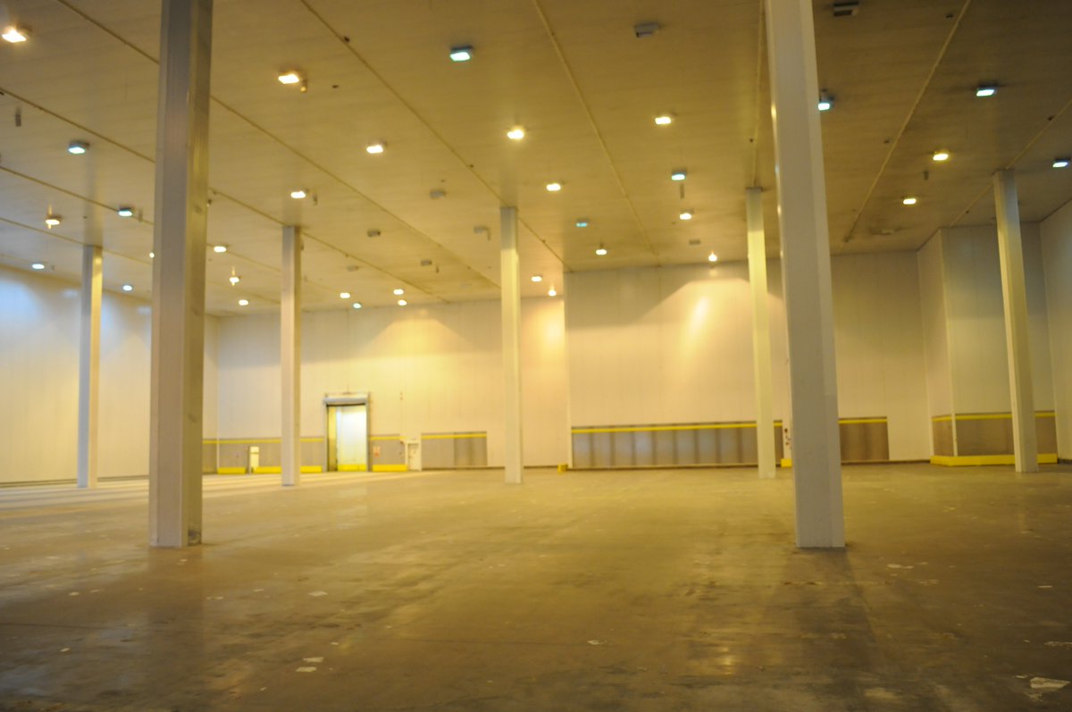 HelloPanelcheck's tweet photo. Large coldstore in #KENT with unidentified panel type. Client's assumption that all the same and all constructed in one phase.  Our survey reveals 4 different panel types present. 
#Insurance #FireSafety #InsuranceBroker #Insurancenews #Construction #Foodmanufacture #Coldstore https://t.co/x8SxT6Vf8c
