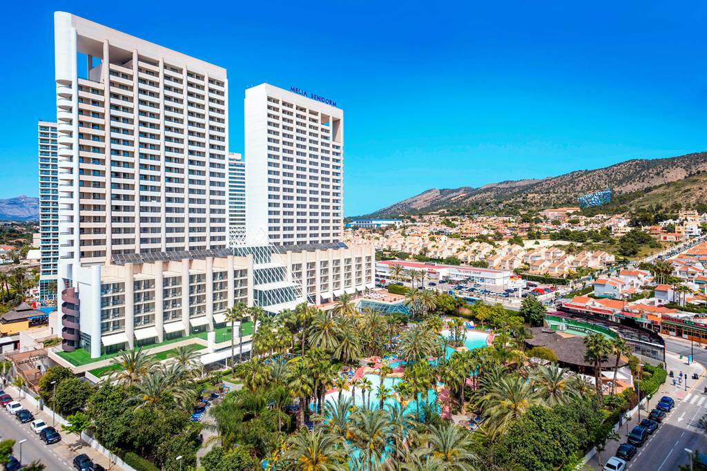 CpcTravel's tweet photo. 🌞Book now for some family Spanish Sunshine!🌞 
🏖Situated a little way back from the bright lights of Benidorm, the Melia Benidorm still has a good selection of bars and restaurants on its doorstep. It is a great choice for couples  - https://t.co/pzTiDuSBtx https://t.co/nlj9ebwGy6