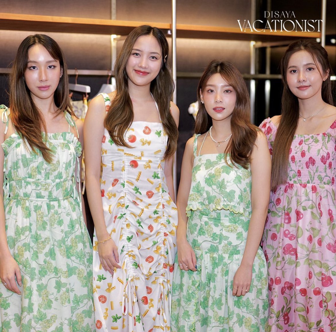withKaewNatruja's tweet photo. รูปจากไอจี disaya.vacationist 

💚

#KaewNatruja 
#DisayaVacationist https://t.co/pNYUQP1kWJ