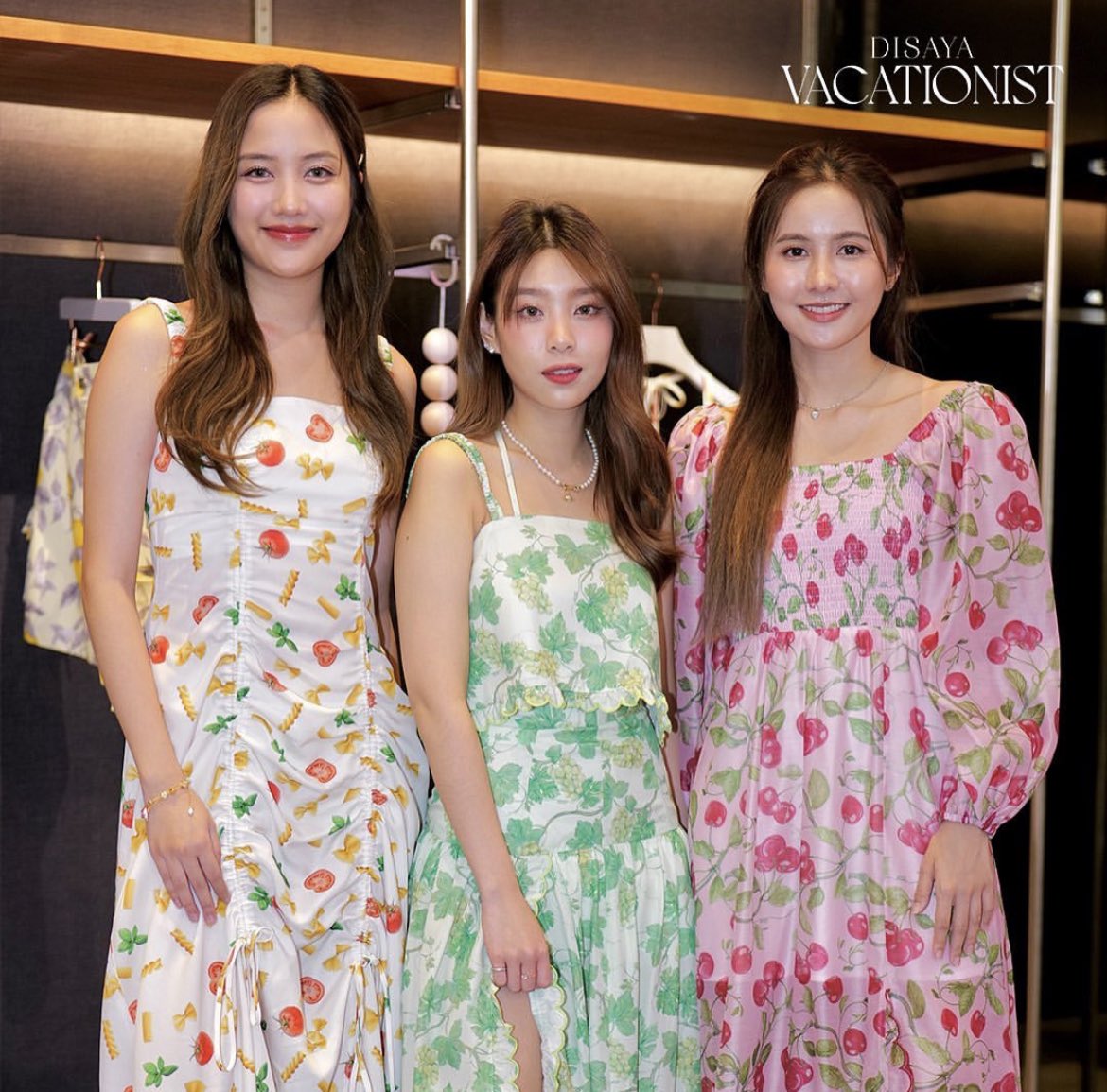 withKaewNatruja's tweet photo. รูปจากไอจี disaya.vacationist 

💚

#KaewNatruja 
#DisayaVacationist https://t.co/pNYUQP1kWJ