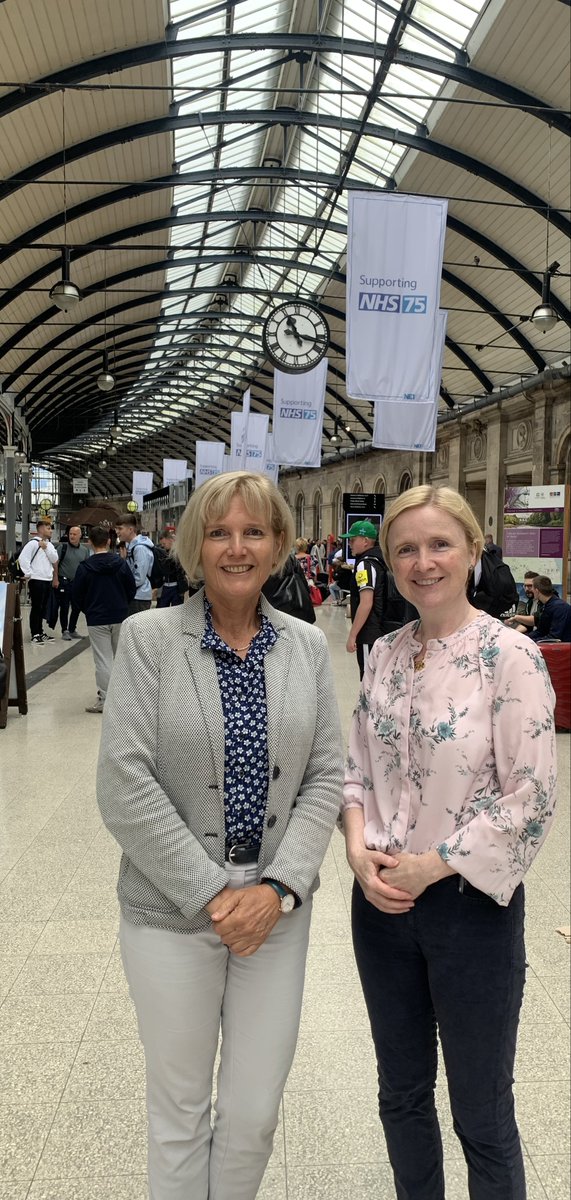 MitoResearch's tweet photo. It's amazing who you meet while waiting for your train! 🚂The Mito Team @UniofNewcastle & @NewcastleHosps are delighted to welcome Professor Rita Horvath back to #Newcastle & look forward to catching up💚#nhs75 #mitocommunity #StrongerTogether @HorvathLab @cam_mito @Cambridge_Uni https://t.co/4YO6VaN3oe