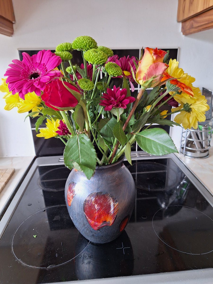 musicvstheworld's tweet photo. Had a first date this morning. He brought me flowers. First time EVER that this has happened. #PotentialKeeper https://t.co/touMRcdTLM
