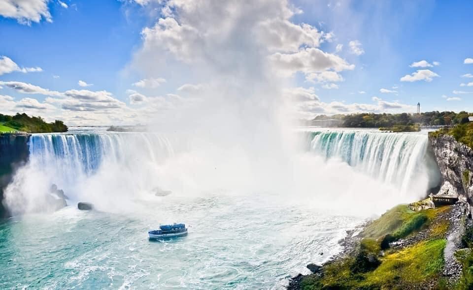 ♥🇨🇦 CANADA FROM JUST £1,749pp 🇨🇦♥
     🎉 Save 10% on 2024 Tours  🎉
Ontario &amp; French Canada - Escorted Tour from Toronto to Montreal 
Exciting cities and breathtaking scenery await you on this Eastern Canada tour!  - swiy.co/E_9U