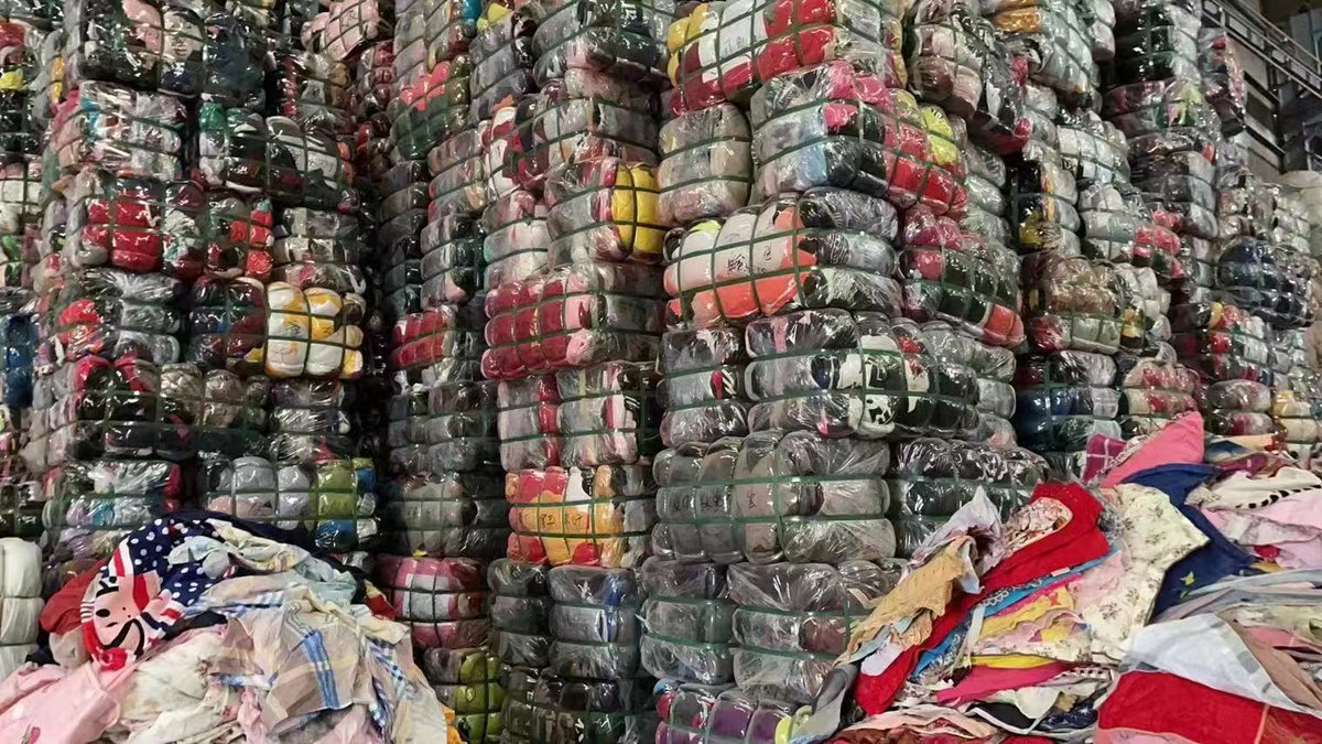 ZhilingShen's tweet image. Mixed Second Hand Bales of All Types, winter Jackets, Sneakers, Winter Tracksuits, Winter coats.
WhatsApp On +17815377071 Please.
#secondhandfashion #bales #secondhandclothes #secondhandbag #secondhandshoes #secondhandclothing #balesclothing