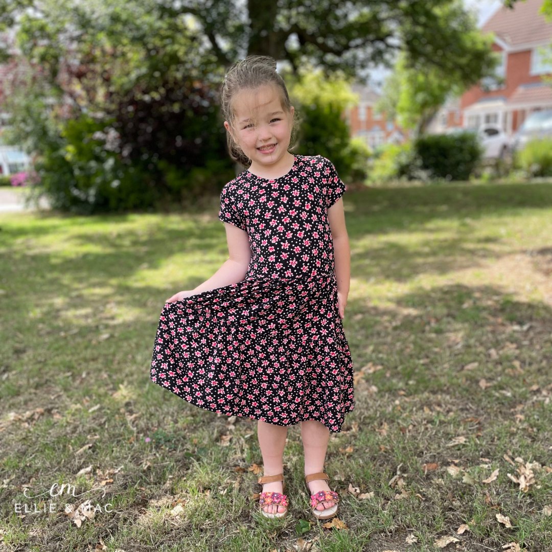 Ellieandmac's tweet image. 😍Our Kid's Staycation Top &amp;amp; Dress Pattern is here! It has all the options the adult version of the pattern has, plus a few extras⤵Tap the link to see all the photos and grab this pattern for just $5.95 ❤
ellieandmac.com/products/kids-…

#ellieandmac #ellieandmacpatterns #pdfpattern