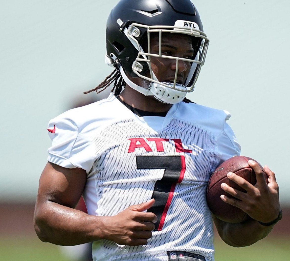 'HE'S DIFFERENT!'

#Falcons Camp Opens: 'Different' #Bijan Leads as Rookies Report https://t.co/ozAXZ8QRfu via @FalconReportFN #Longhorns https://t.co/5fx5PByPtr