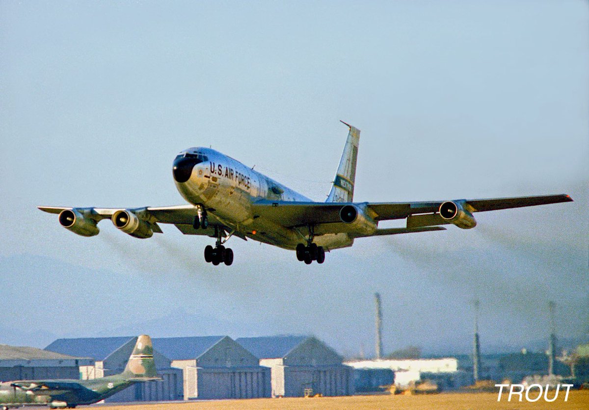 TROUT92241176's tweet image. #C135 フィルムスキャン、ネガカラーをやっつけてます😼
WC-135B 12674 55WRS  1976年1月横田基地