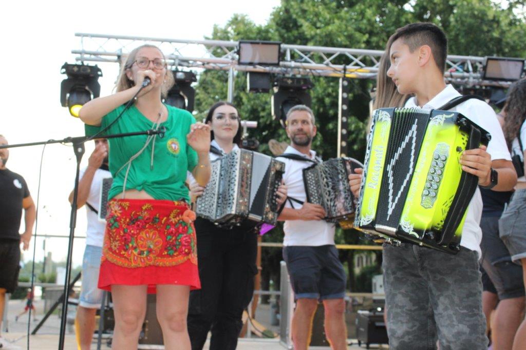 No sábado dia 8 de julho, a Associação dos Portugueses de Trevoux em parceria com a municipalidade, organizaram o seu espaço de “Festa à Portuguesa” no decorrer do evento municipal «Trevoux Plage», organizado já há vários anos. #Associações #Lyon lusojornal.com/?p=73743