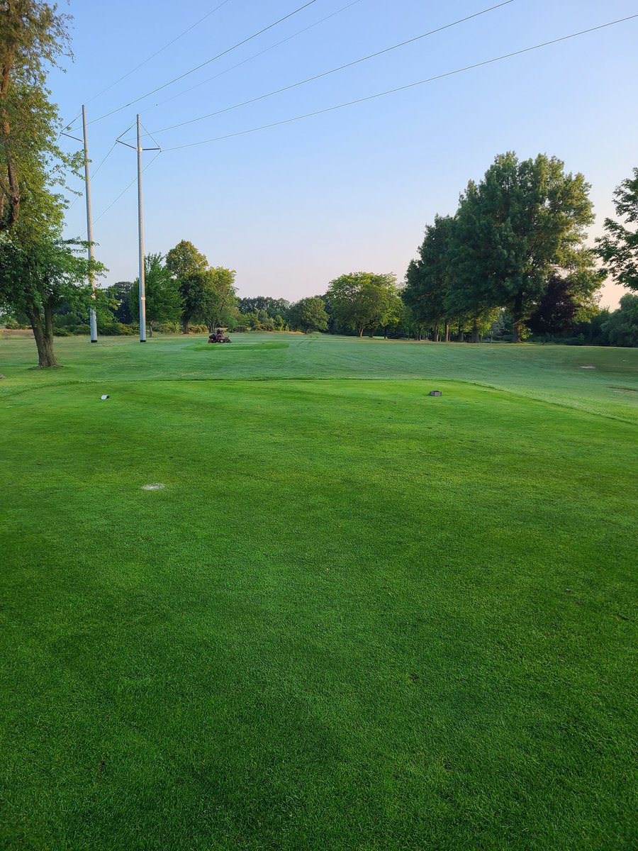 TJKu29's tweet photo. First time ever teeing off at 7a...let's try to keep it in the double-digits
#MiGolf https://t.co/Ut4lvxxTpd