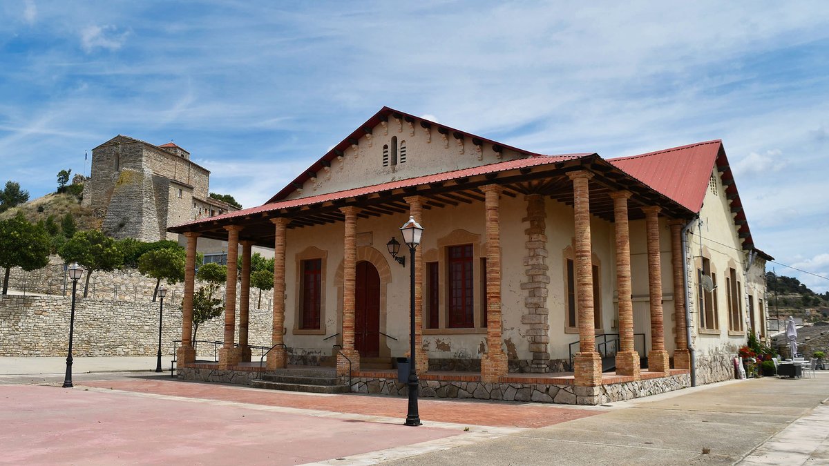 SomSegarra's tweet photo. Passejant pels pobles a l’estiu, Montornès de Segarra als #comalats, #bondia
@lasegarra @aralleida @catexperience @descobrircat @Espirituviajero @PlaerDeViatjar @DescobreixCat @caminsnatura
ℹ️ https://t.co/KsIFGnSOmy https://t.co/D0yW6txFNS