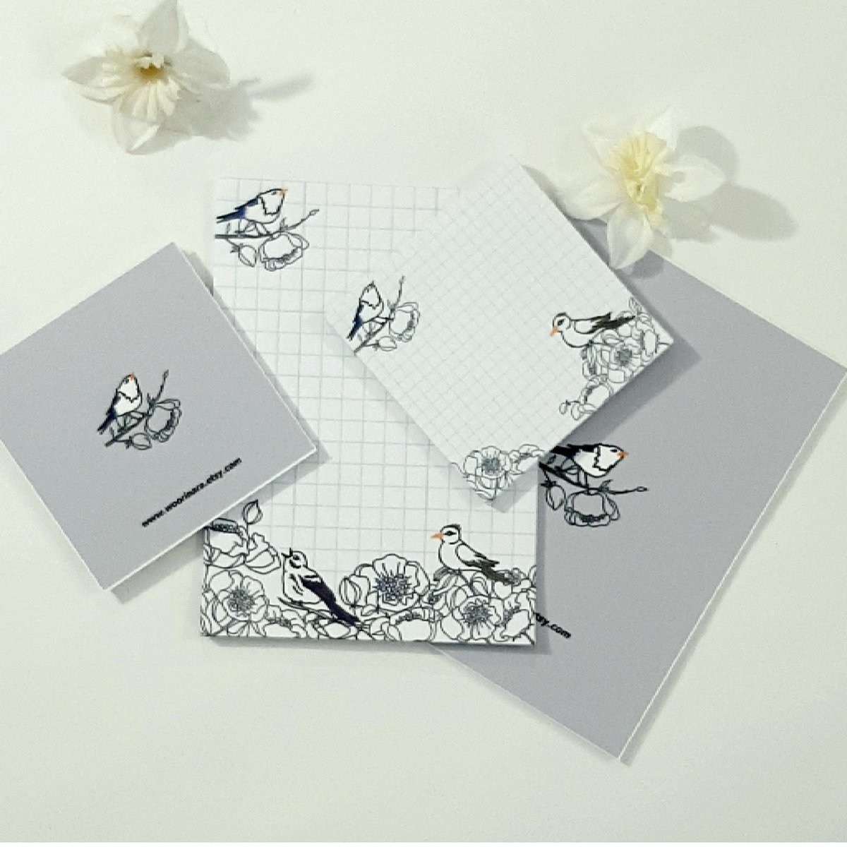 woorinaraetsy's tweet image. Excited to share the latest addition to my #etsy shop: The bird and flower memo notepad etsy.me/46Wu5aC #bird #memonotepad #stationery #cutememonotepad #flower #birdnotepad #birdandflower #summer #spring