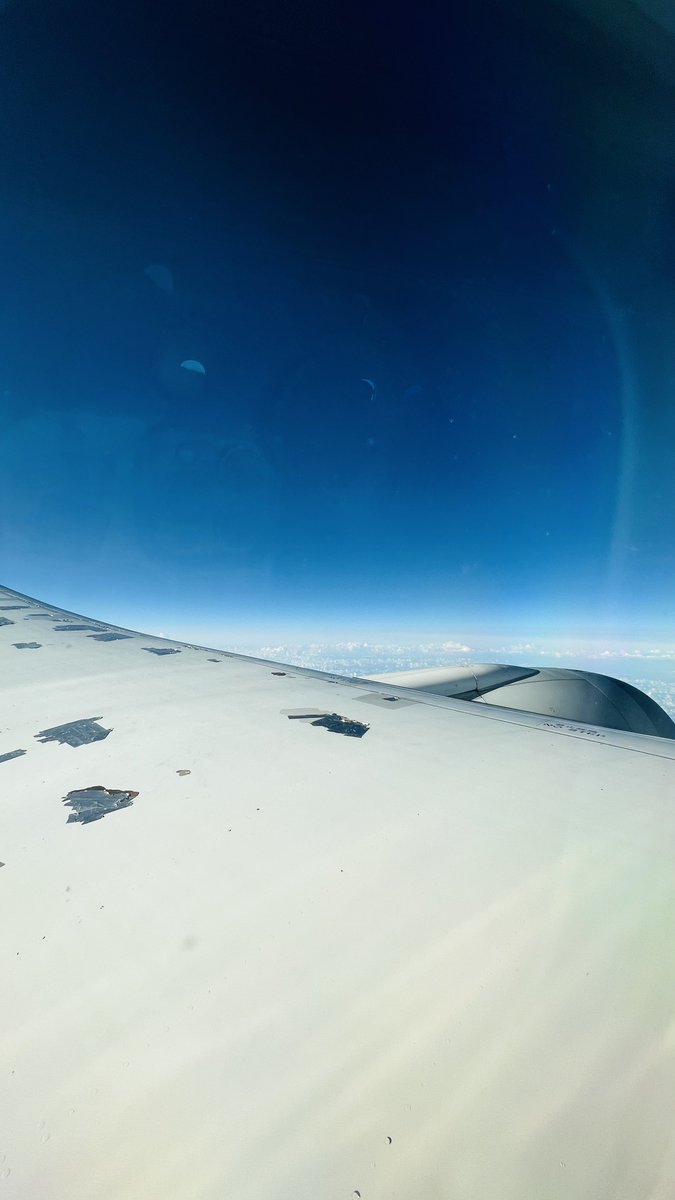 yiyikakamic's tweet photo. air Blue https://t.co/FzZVsDNJNq