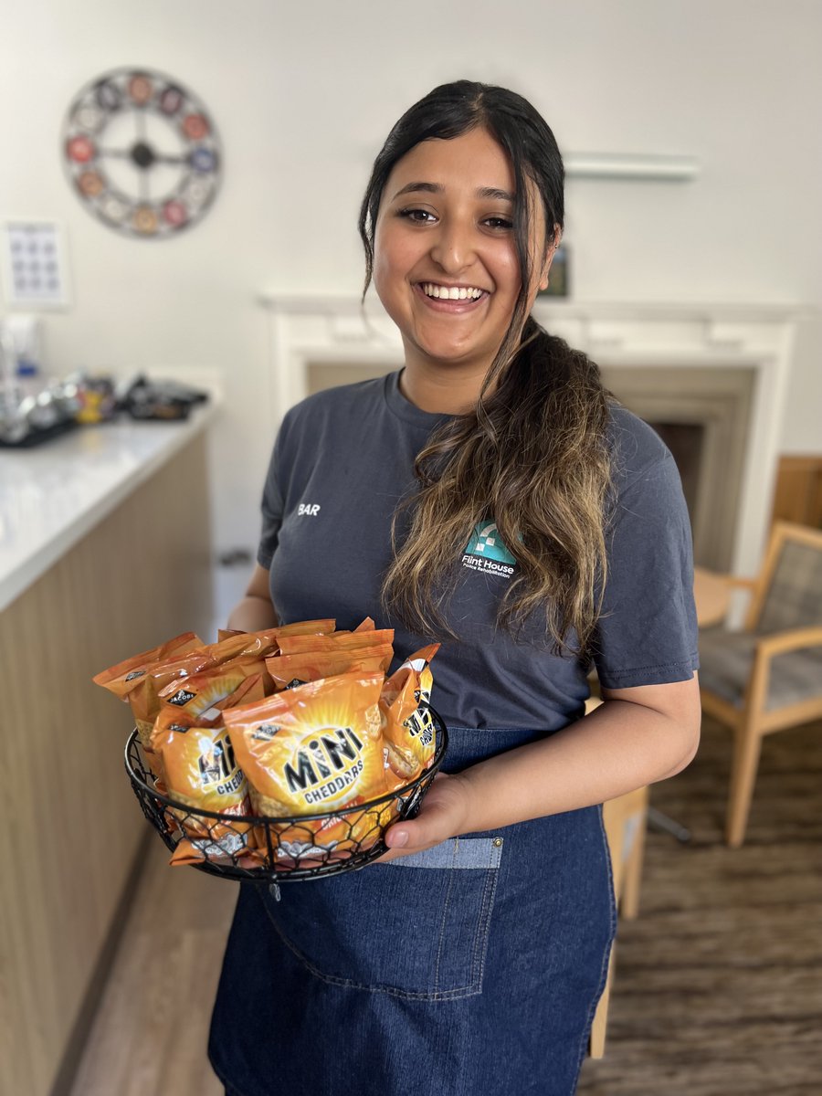 FlintHouseRehab's tweet photo. ⭐Meet Tanya, one of our ‘Thirst Responders’ ⭐

Tanya works behind the bar, ensuring that everyone’s thirst is quenched! 
We are grateful to have such committed staff like Tanya on our team, keeping our policing family hydrated!

#HelpAndHeal https://t.co/2q4W1KEaE5