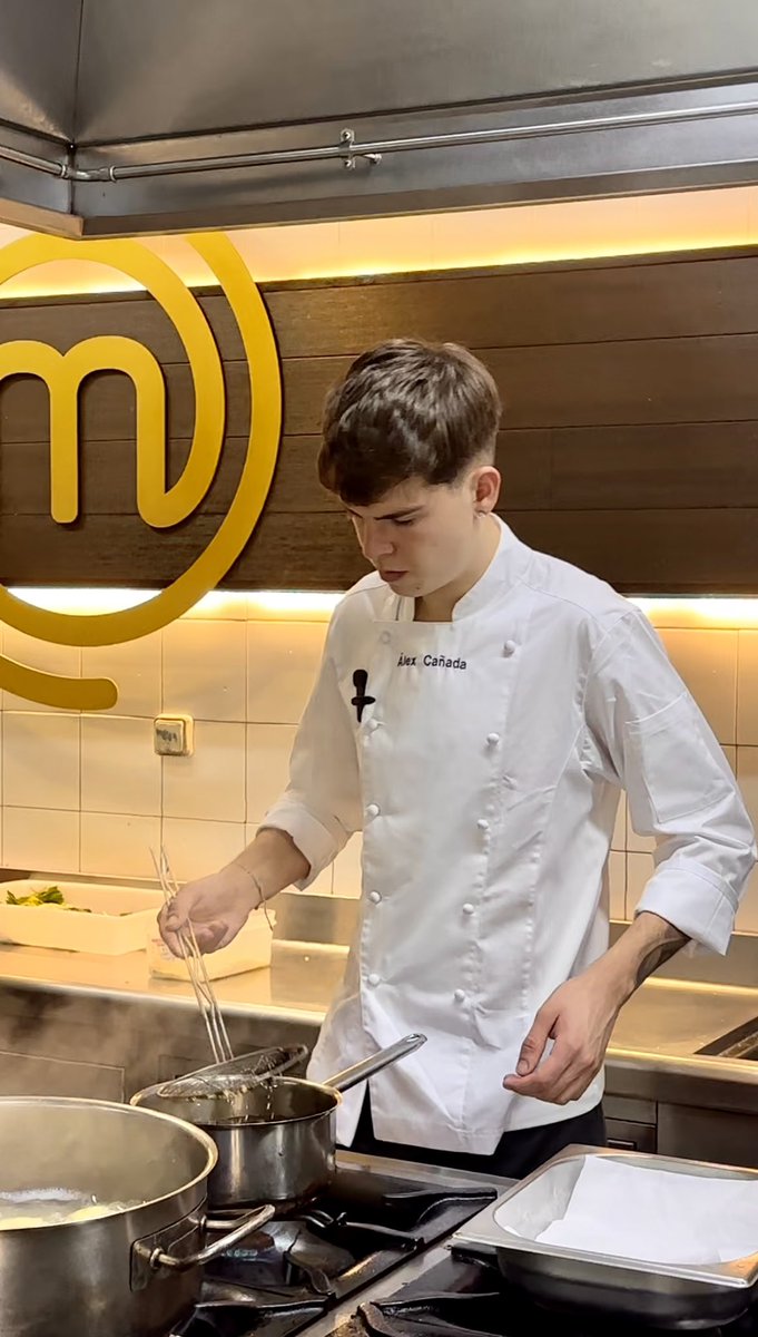 Restaurante MasterChef (@restmasterchef) on Twitter photo 👏<a href="/alexmchef11/">Alex MasterChef 11</a> , duelista de <a href="/masterchef_es/">MasterChef</a> 11 ¡en las cocinas del <a href="/RestMasterChef/">Restaurante MasterChef</a> ! Nuestro equipo de cocina le ha brindado la oportunidad de unirse a ellos para continuar su carrera gastronómica tras su salida del programa. Haz ya tu reserva:
🌐restaurantemasterchef.com/reservas 👏<a href="/alexmchef11/">Alex MasterChef 11</a> , duelista de <a href="/masterchef_es/">MasterChef</a> 11 ¡en las cocinas del <a href="/RestMasterChef/">Restaurante MasterChef</a> ! Nuestro equipo de cocina le ha brindado la oportunidad de unirse a ellos para continuar su carrera gastronómica tras su salida del programa. Haz ya tu reserva:
🌐restaurantemasterchef.com/reservas