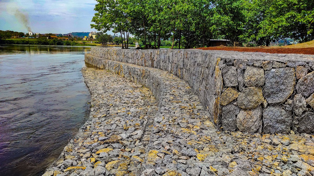 Kevrx's tweet photo. You can construct a gabion box protection, or concrete retaining wall to protect the land mass. 
No need to dishonestly justify encroachment coz the Lake will still rise anyway. Call me. https://t.co/vo7XzMNSe6