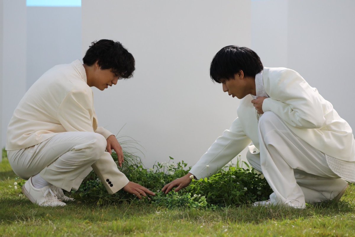 kp_official0523's tweet photo. この曲は、カップルの2人が育んできた大きな愛を歌う、落ち着いたラブソングです。
これを聴いたら、結婚式場を探したくなりました。指輪はやっぱりダイヤモンドがいいな(笑)

「かた結び」が試聴解禁！
ライナーノーツもご覧ください！
👑https://t.co/sQqGEVJ0lD

#かた結び
#ピース
#KingandPrince https://t.co/L9uu5DiIWc