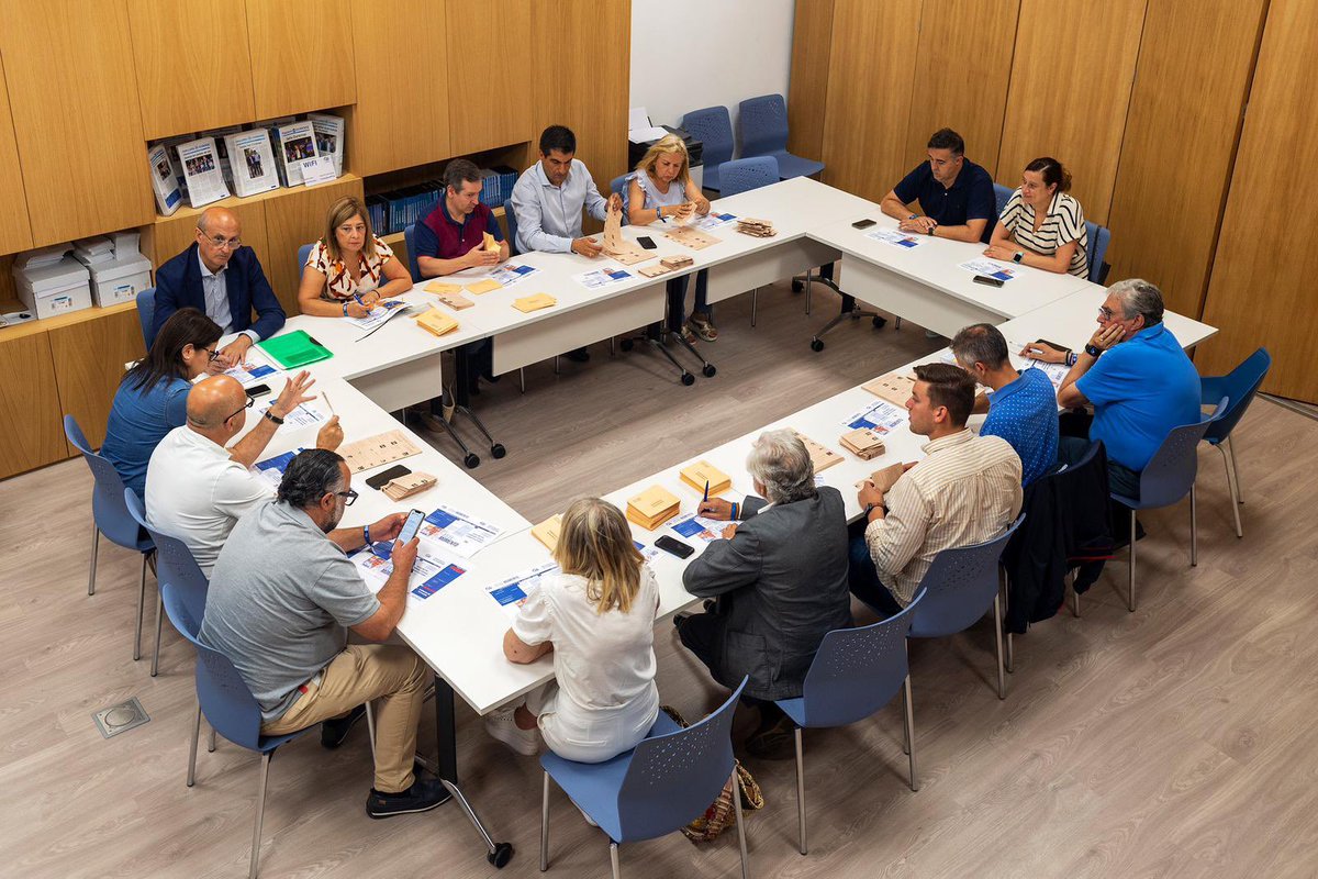 ROSLUFE (@roslufe) on Twitter photo O <a href="/PPdeOU/">PP Provincia Ourense</a> planificando dende a primeira hora da mañá, baixo a presidencia de <a href="/ManuelBaltar/">Manuel Baltar</a>. <a href="/ppdegalicia/">PP de Galicia</a> #EsElMomento #elecciones23J O <a href="/PPdeOU/">PP Provincia Ourense</a> planificando dende a primeira hora da mañá, baixo a presidencia de <a href="/ManuelBaltar/">Manuel Baltar</a>. <a href="/ppdegalicia/">PP de Galicia</a> #EsElMomento #elecciones23J