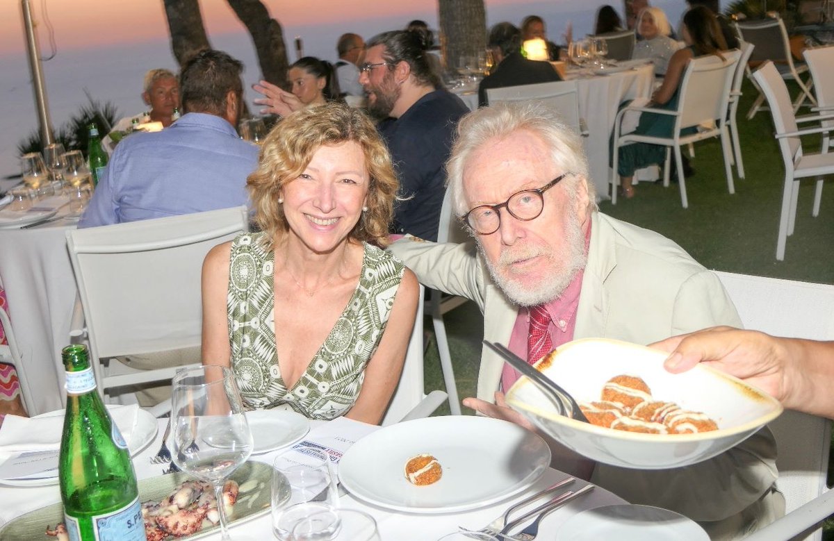 Con Paolo Guzzanti giornalista, saggista e politico italiano.
🤩Un grande piacere averlo conosciuto 🤩

#PremioBasile2023
(Foto di <a href="/enzorusso/">Enzo Russo</a> )
