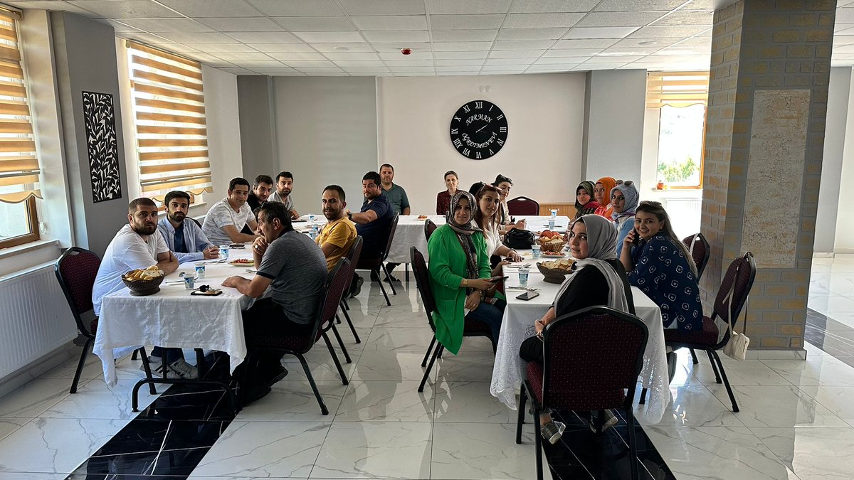 AsoNarman's tweet photo. Erzurum Gençlik ve Spor İl Müdürlüğü olarak kurumumuzu ziyaret eden tüm misafirlerimize teşekkürlerimizi sunarız. 
@arcaklioglu 
@MemNarman
@GSB_Erzurum 
@YldrmEmrah https://t.co/62fJQmxuQT