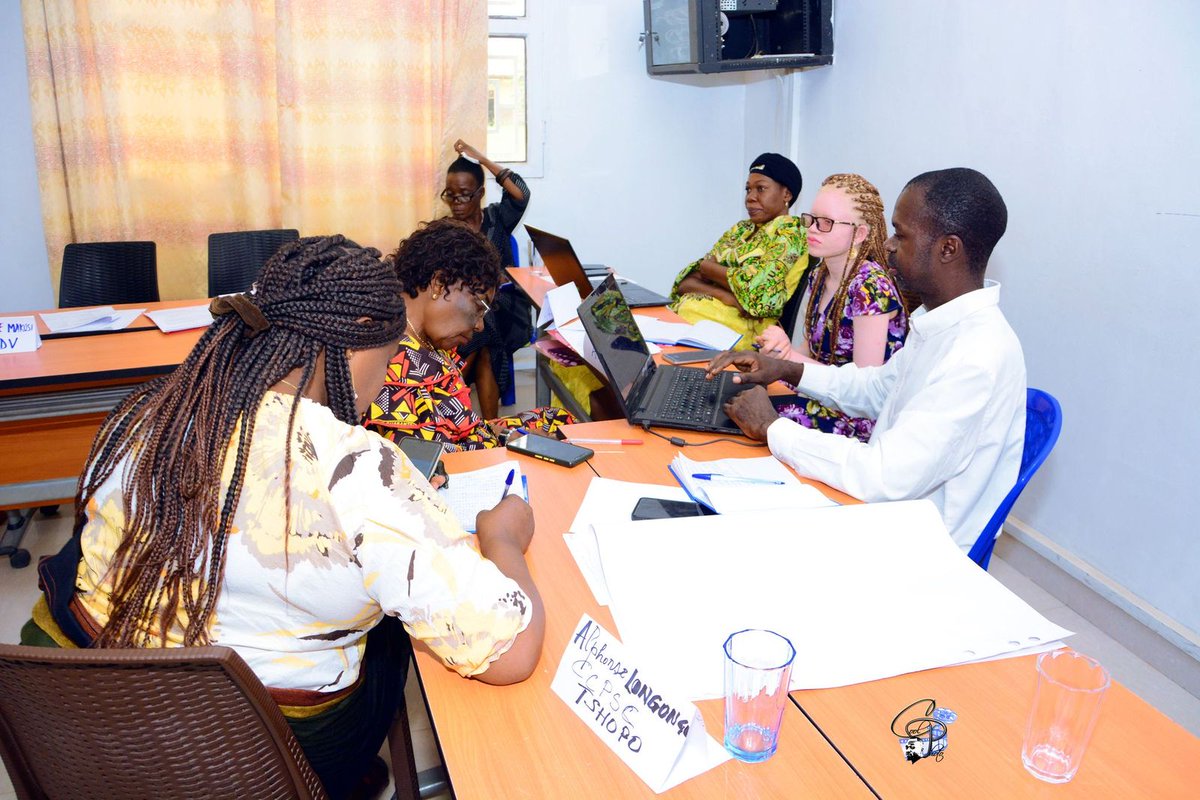 ffcrdc's tweet photo. #Tshopo,depuis le 17\7 le @ffcrdc renforce les capacités des responsables des organisations de la #sociv sur le cycle du projet.
Plus de 15 participants apprennent les techniques efficaces d'élaboration d'un bon projet et sa mise en œuvre.
#Engagement
@equality_fund https://t.co/cRAf6jFlyI